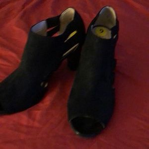 Black suede Lifestride heels